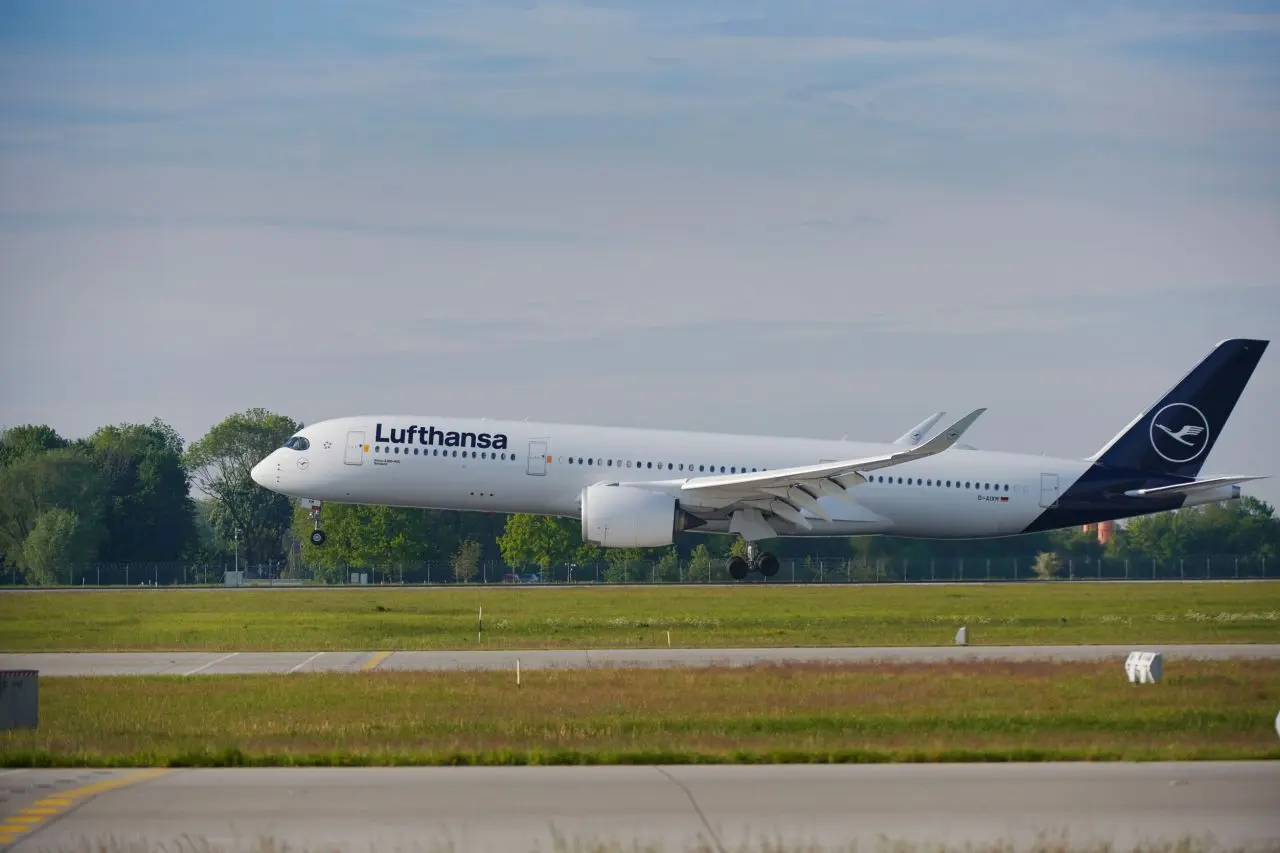 Airbus A350-900 Lufthansy při přistání ve Frankfurtu © Lufthansa